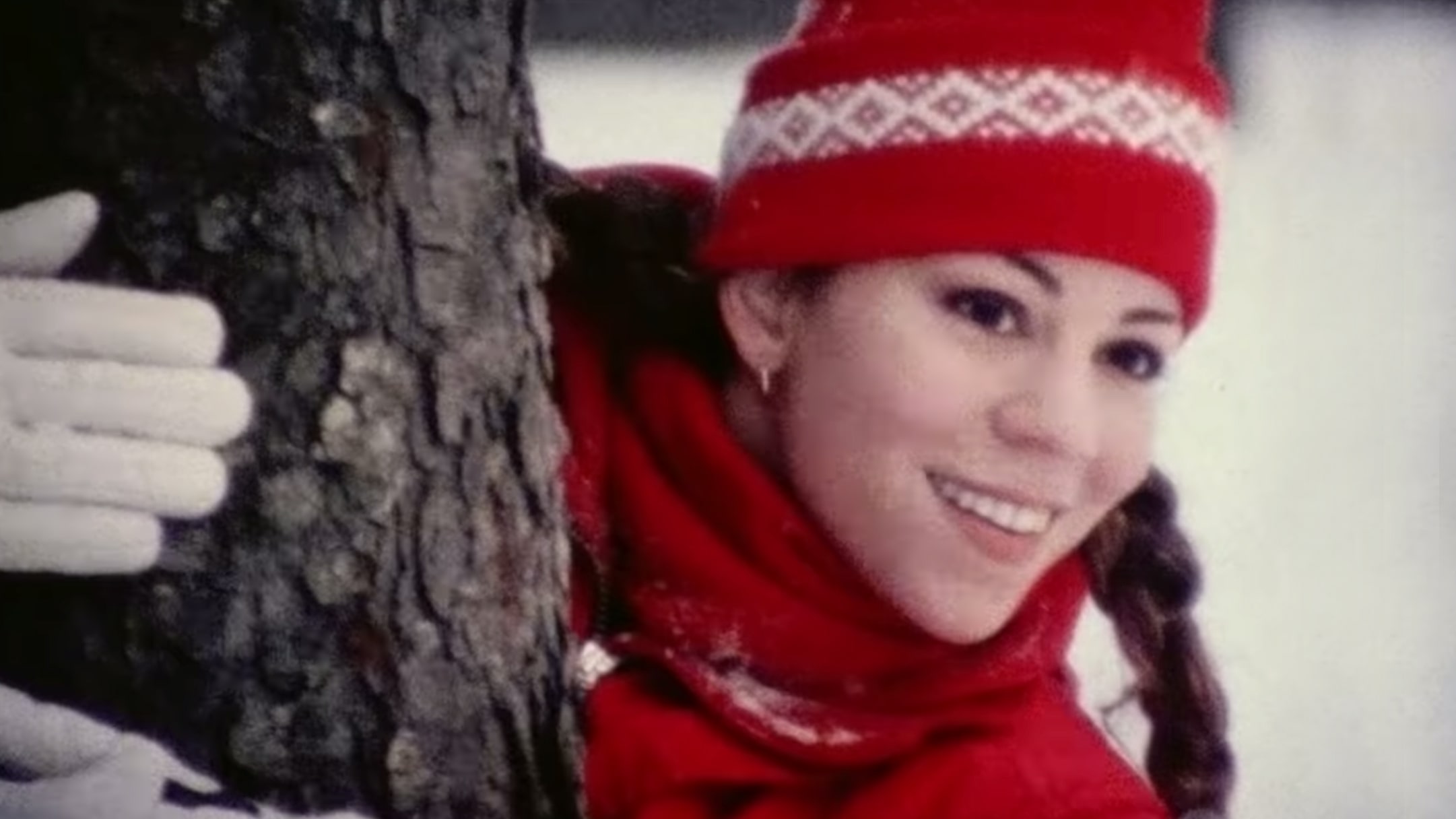 マライア・キャリー、25周年記念盤『Merry Christmas』より「恋人たちのクリスマス」など秘蔵映像続々公開
